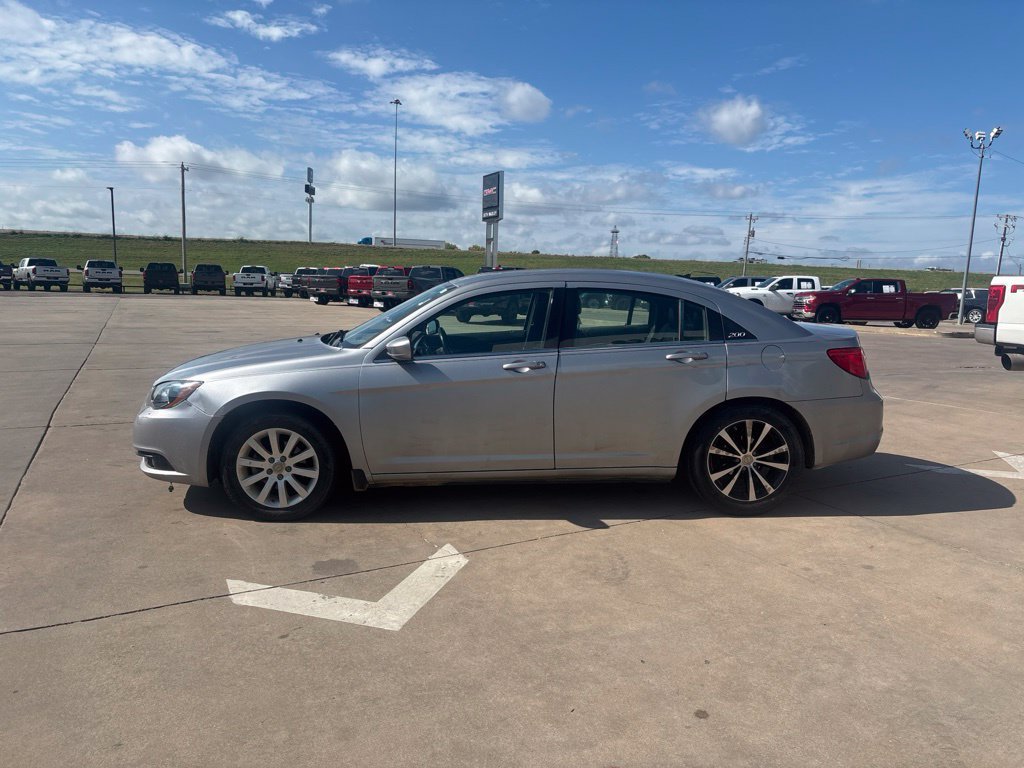 Used 2013 Chrysler 200 Limited FWD image 2