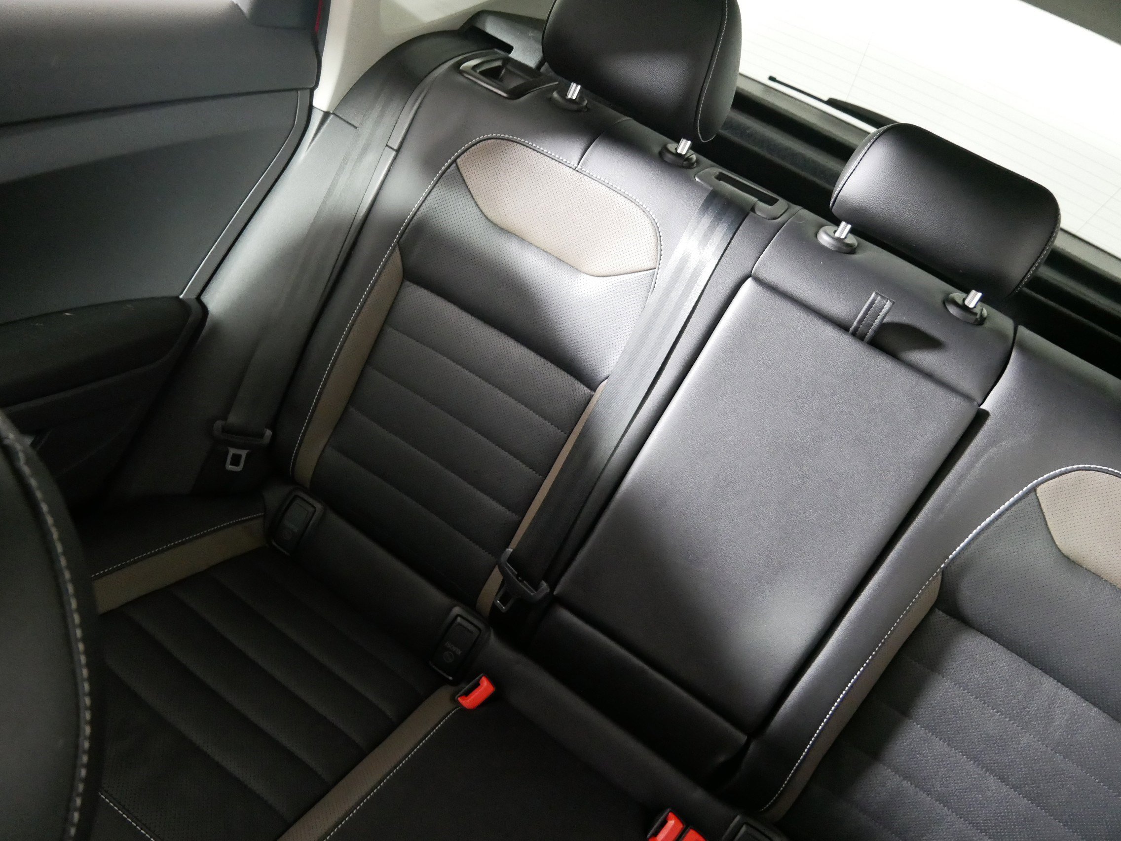 Certified 2022 Volkswagen Taos SEL w/ Panoramic Sunroof Package image 12