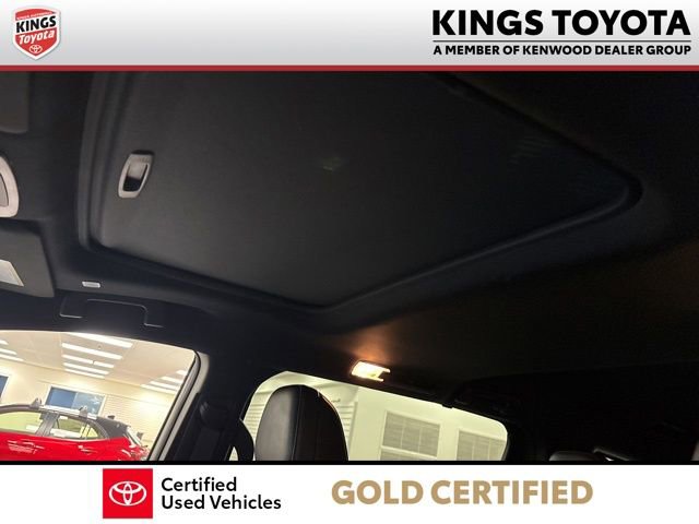 Used 2025 Toyota Sienna XSE w/ XSE Premium Package image 23