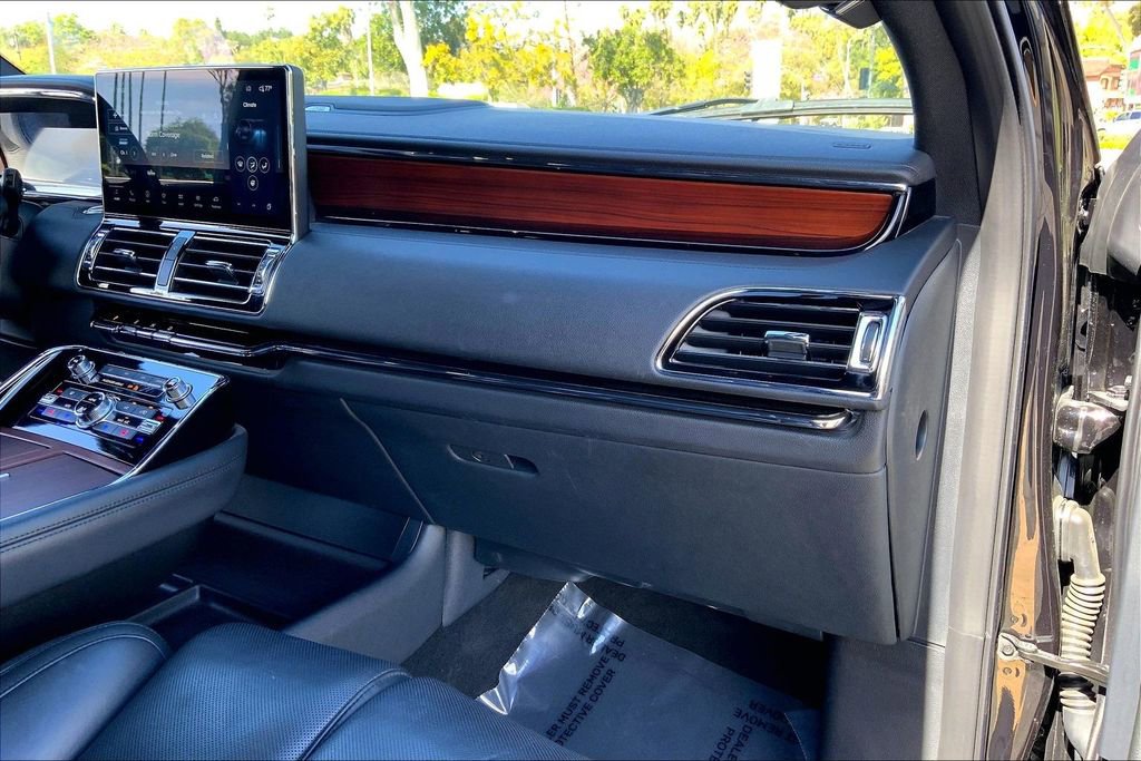 Used 2023 Lincoln Navigator Reserve image 18