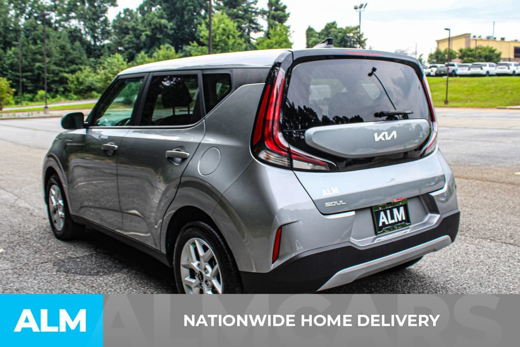Used 2025 Kia Soul LX w/ LX Technology Package FWD image 5