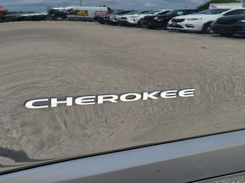 Used 2021 Jeep Cherokee Limited AWD/4WD image 5