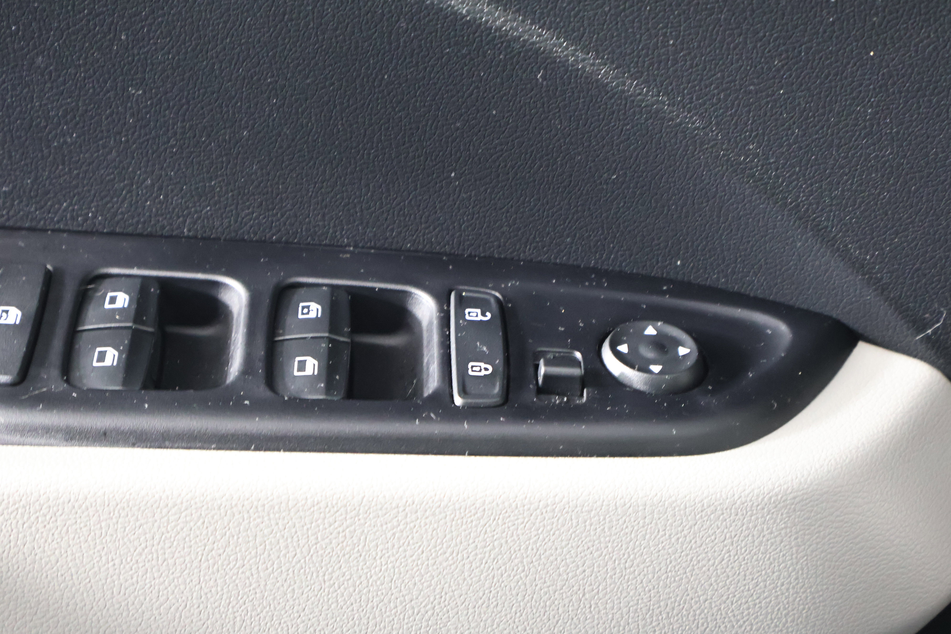 Used 2024 Hyundai Venue SEL image 34