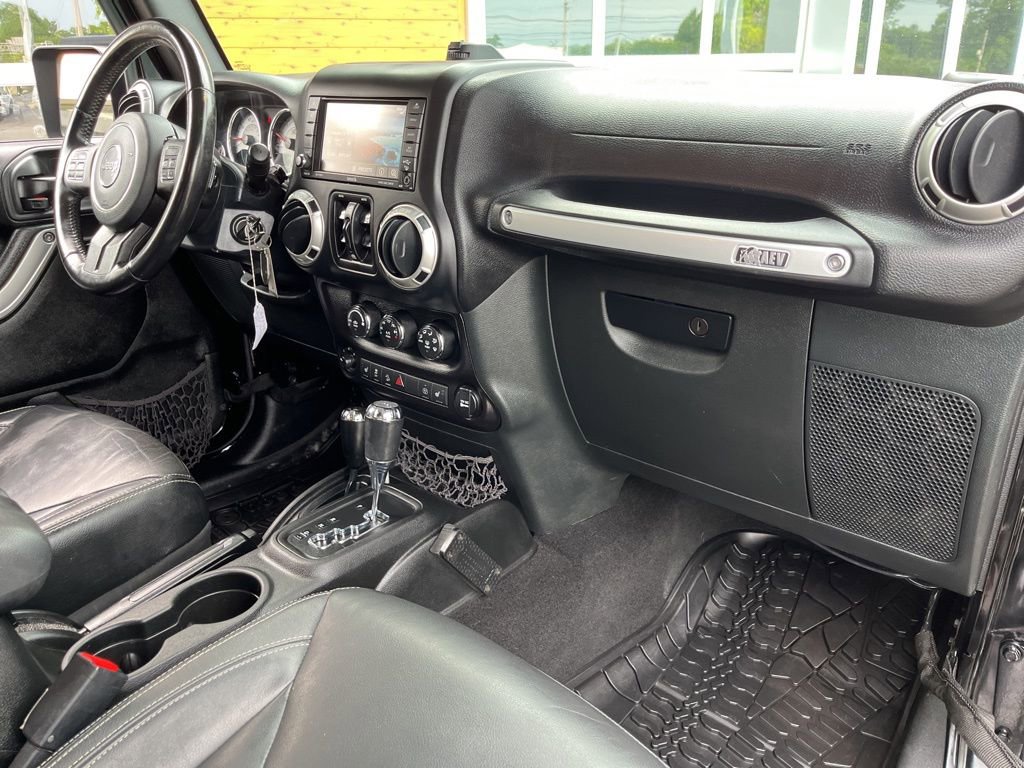 Used 2018 Jeep Wrangler Unlimited Rubicon w/ Cold Weather Group AWD/4WD image 48