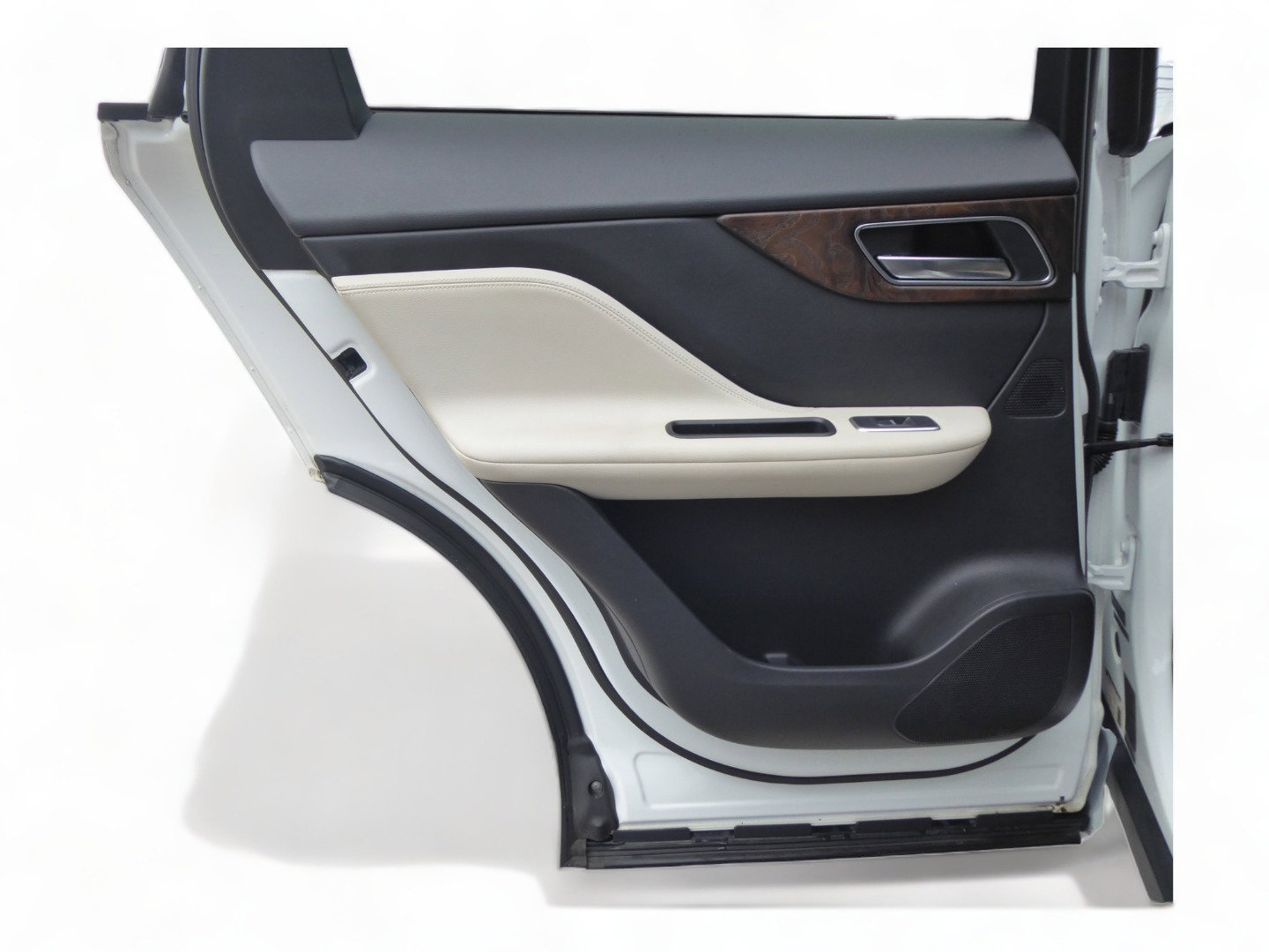 Used 2017 Jaguar F-PACE R-Sport image 23