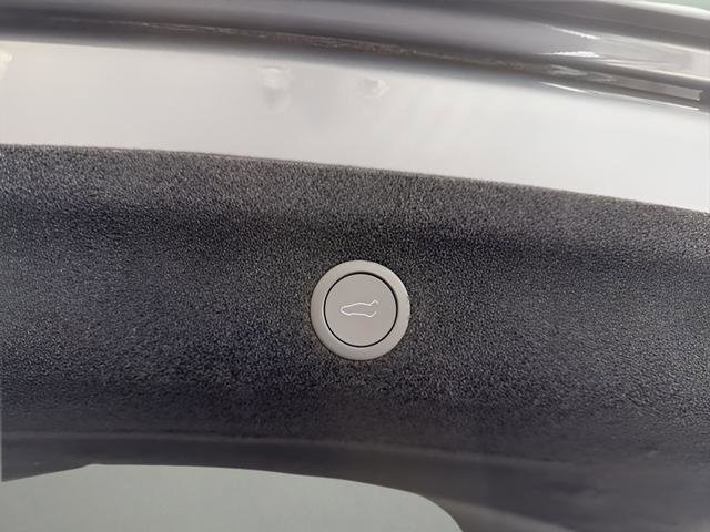 Used 2026 Tesla Model Y 2WD image 31