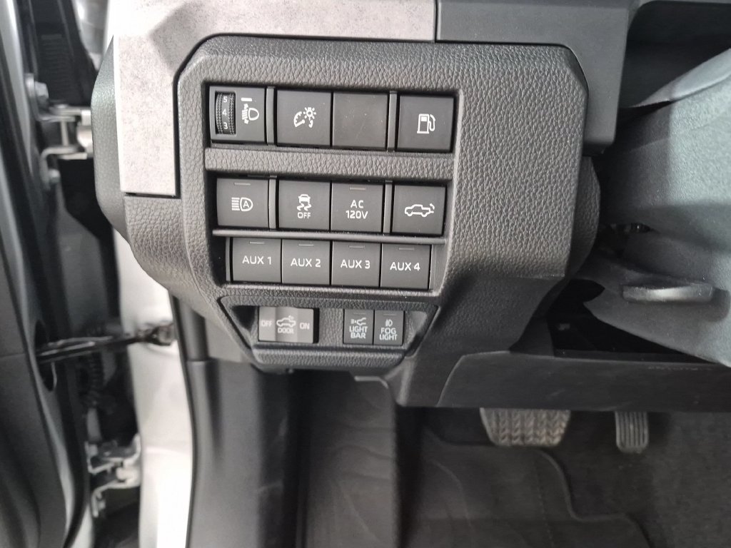 Used 2025 Toyota Tacoma 4x4 Double Cab Hybrid image 12