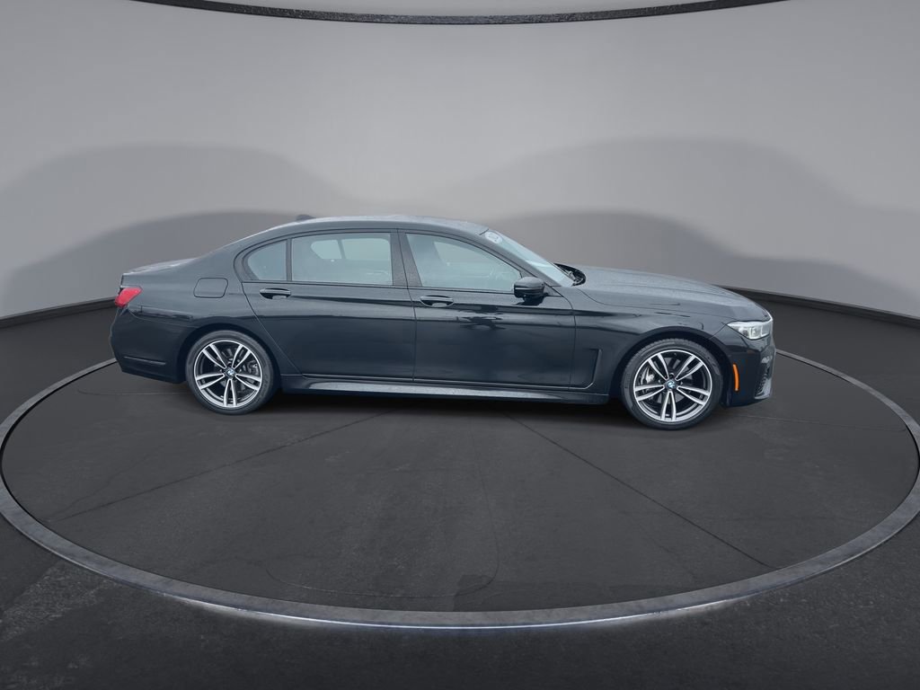Used 2022 BMW 740i xDrive w/ M Sport Package AWD/4WD image 9