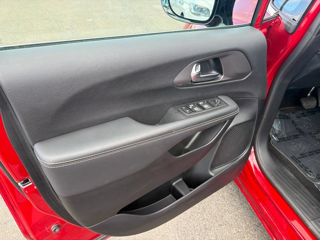 Used 2026 Chrysler Voyager LX FWD image 11