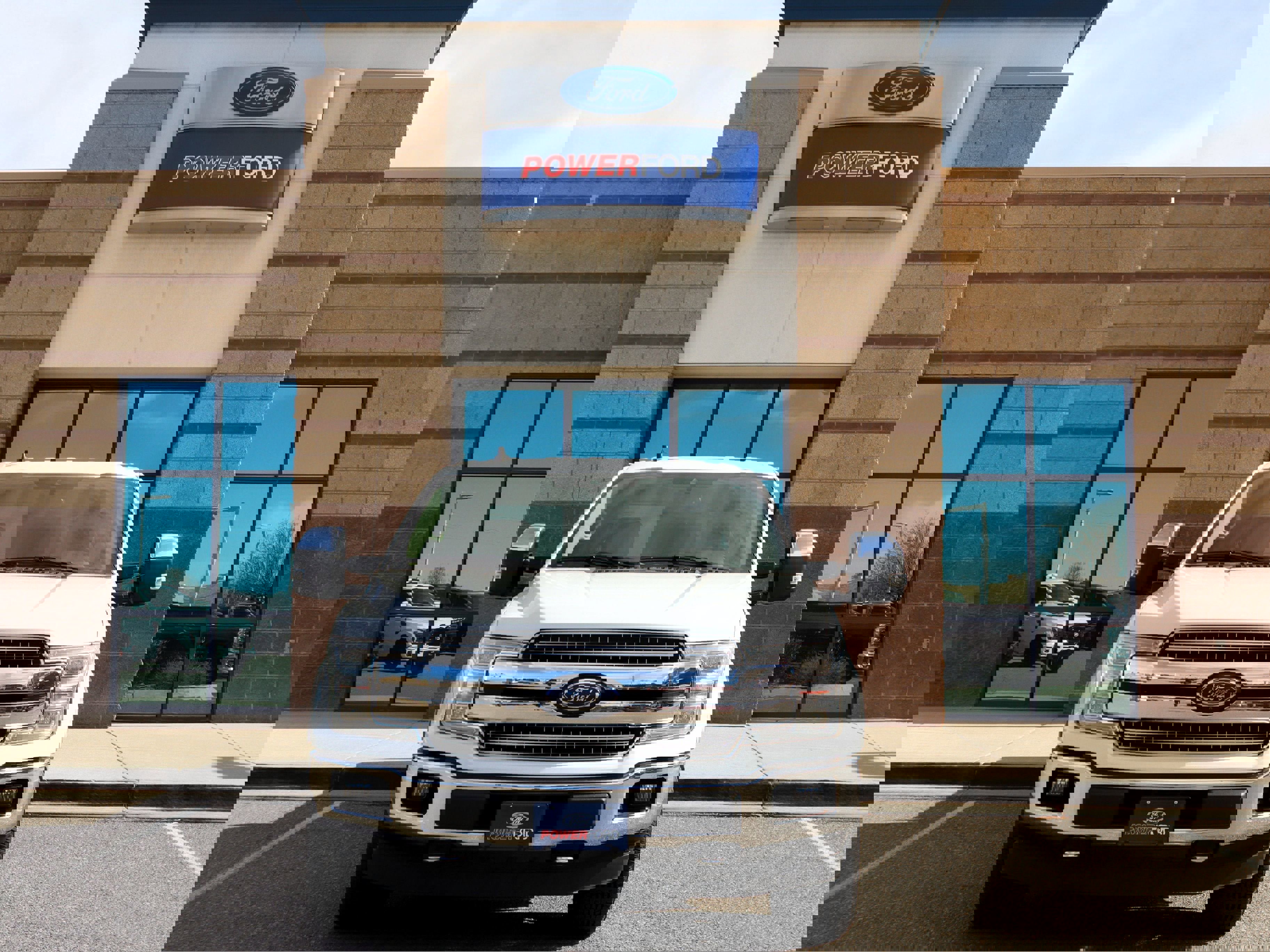 Used 2019 Ford F150 Lariat w/ Equipment Group 502A Luxury image 3