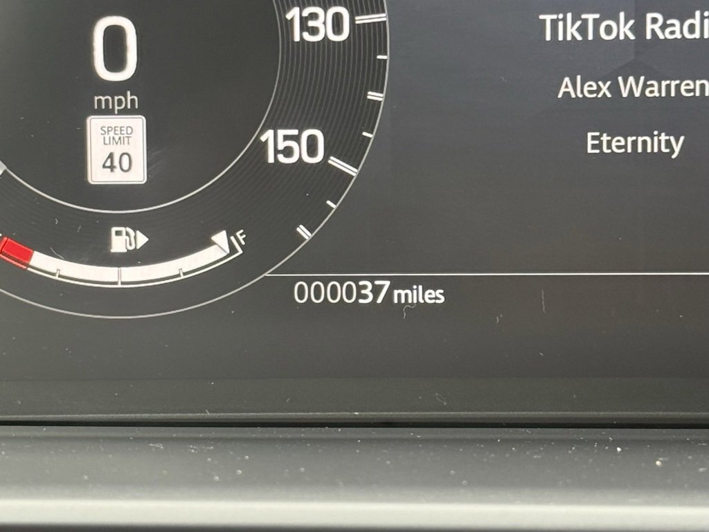 New 2025 Land Rover Discovery Dynamic SE image 30