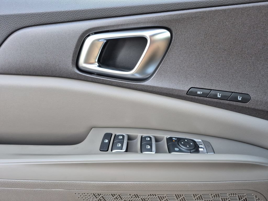 New 2026 Kia Carnival EX FWD image 7