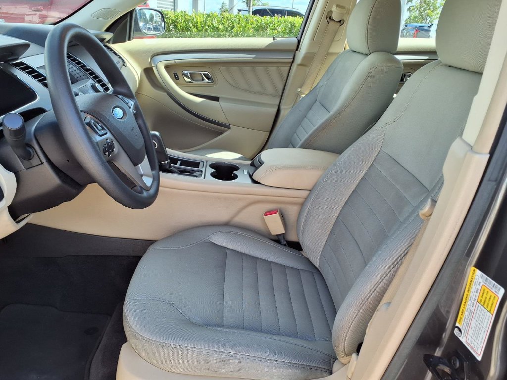 Used 2017 Ford Taurus SE FWD image 25
