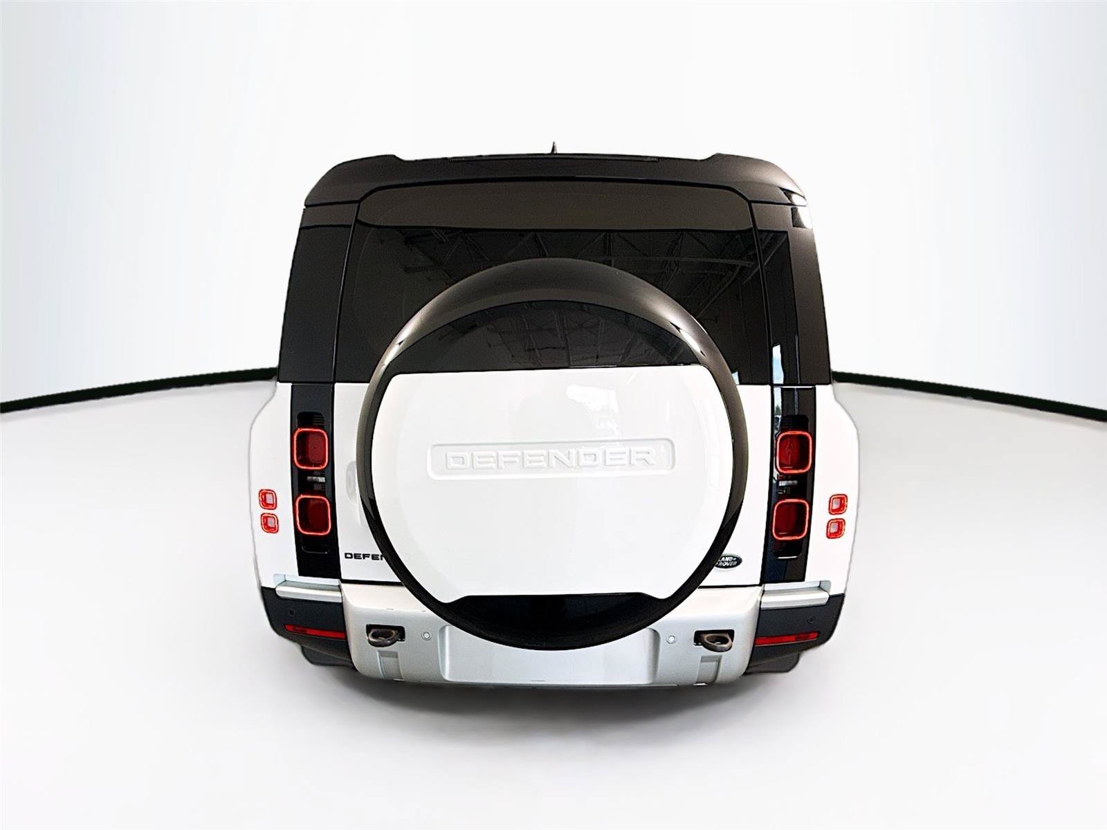 Used 2023 Land Rover Defender 130 S image 30