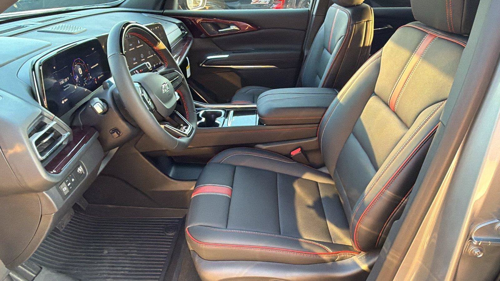 New 2027 Chevrolet Traverse RS w/ LPO, Floor Liner Package FWD image 15