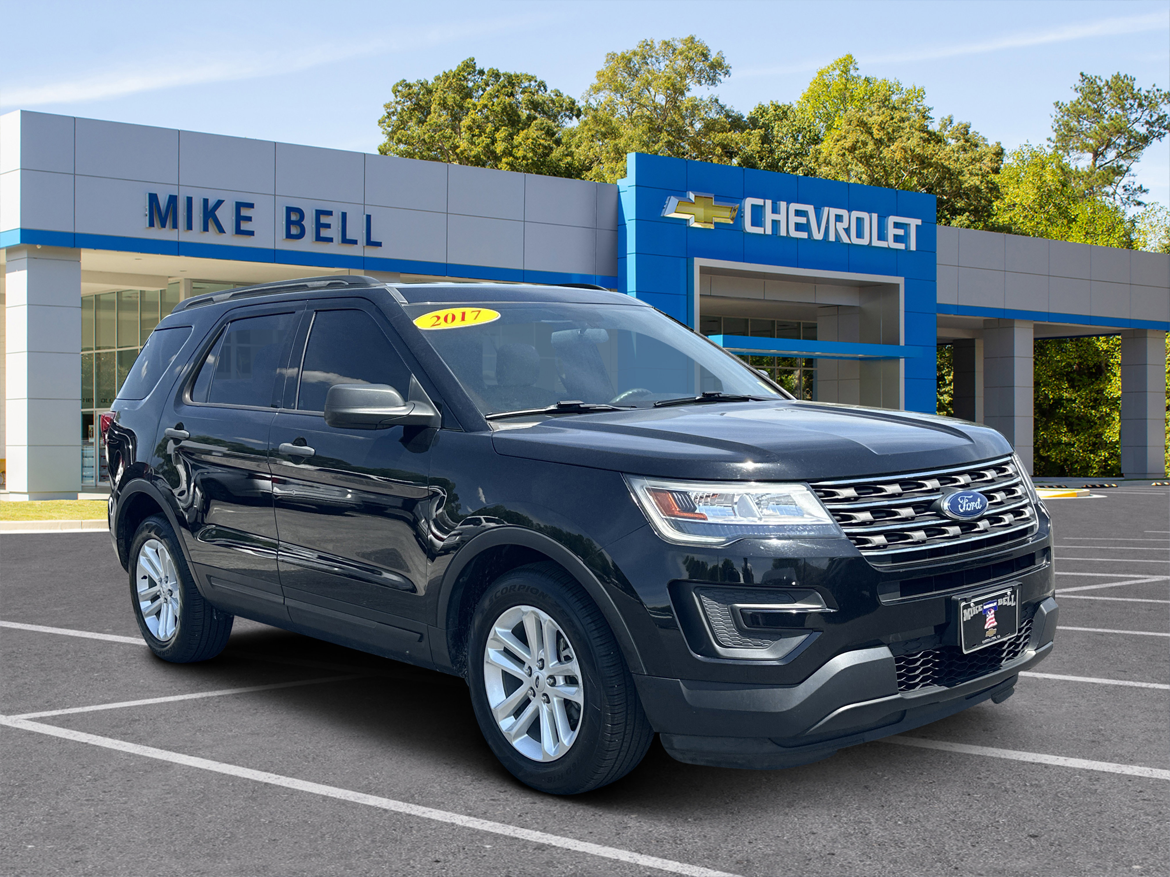 Used 2017 Ford Explorer FWD image 1