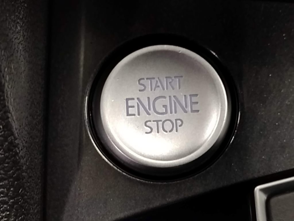 Used 2020 Volkswagen Tiguan SEL Premium R-Line image 40