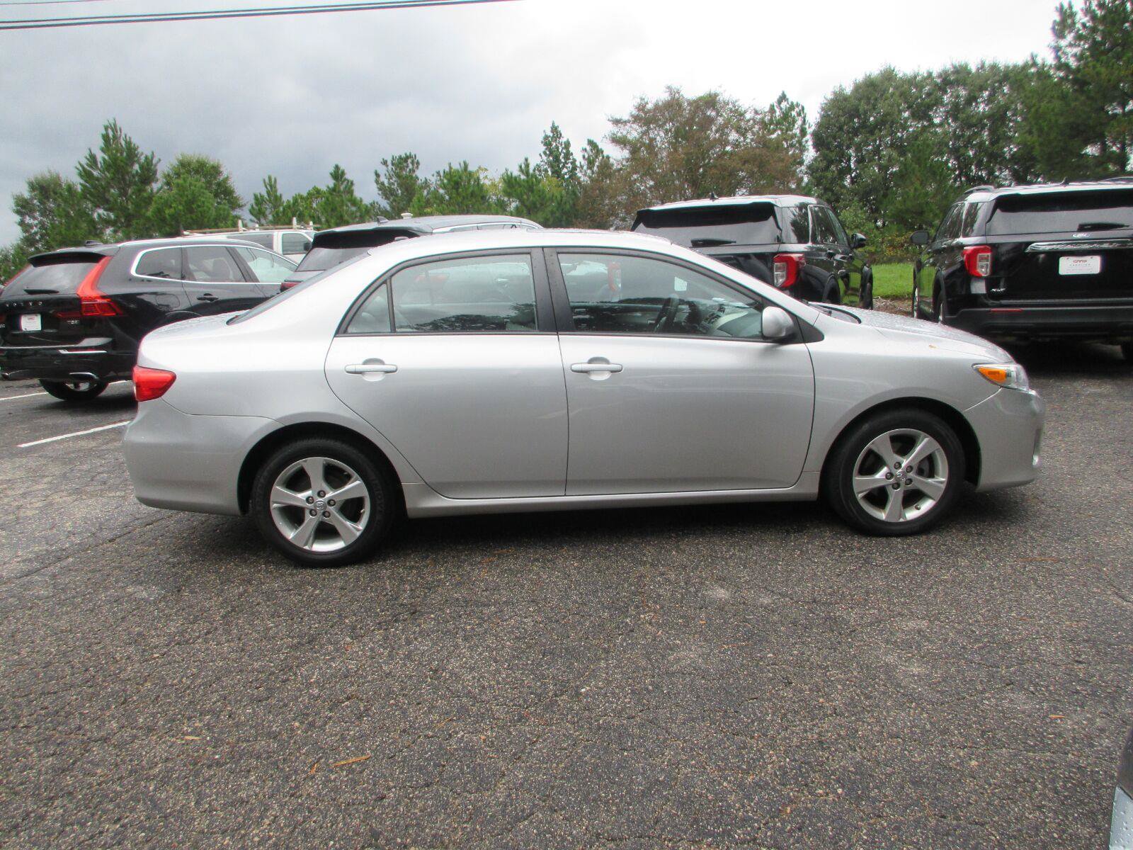 Used 2012 Toyota Corolla LE w/ Premium Pkg FWD image 4