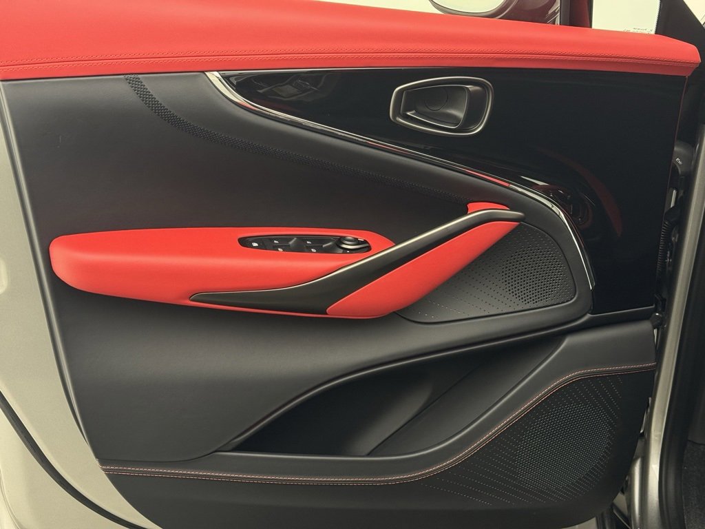 Used 2025 Aston Martin DBX 707 image 9