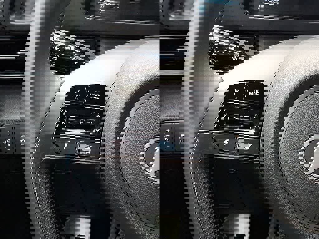 Certified 2025 Hyundai Elantra Sport image 19