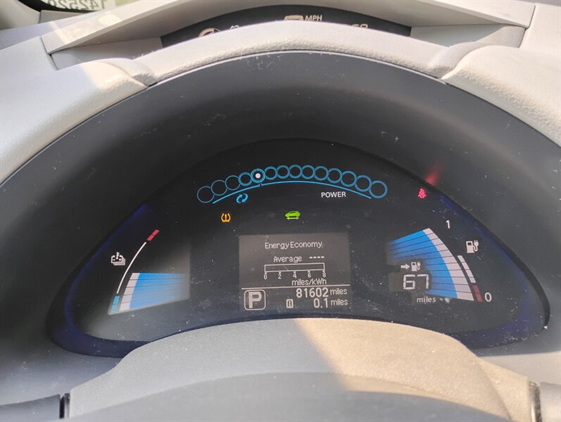Used 2011 Nissan Leaf w/ Eco Design Pkg FWD image 14