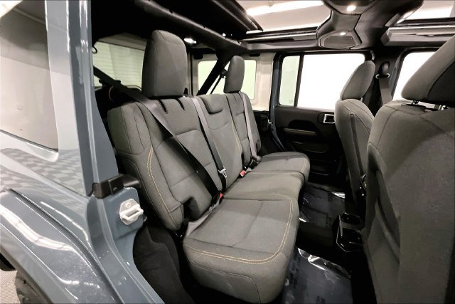 Used 2026 Jeep Wrangler Unlimited Sahara AWD/4WD image 26