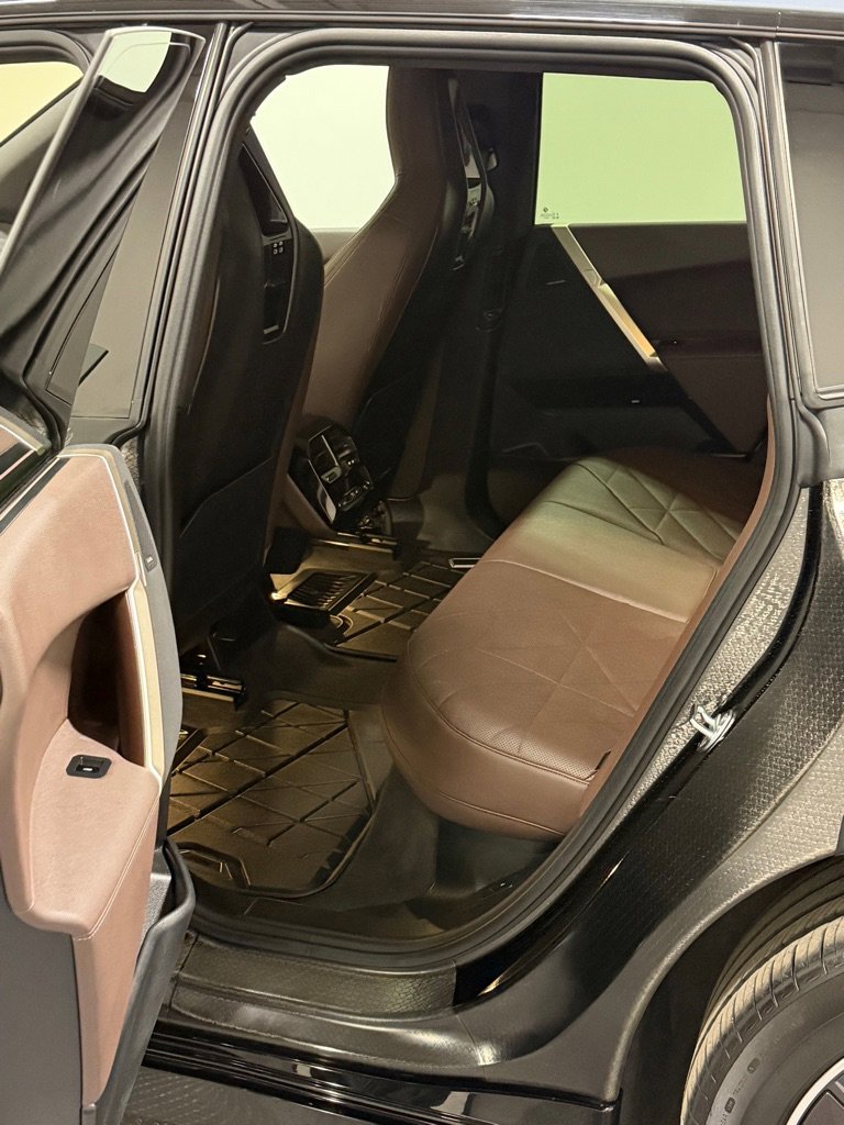 Used 2023 BMW iX xDrive50 w/ Ultimate Package 2 image 9