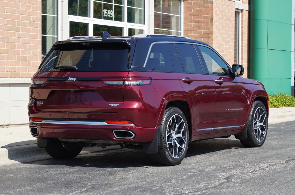 Used 2024 Jeep Grand Cherokee Summit AWD/4WD image 5
