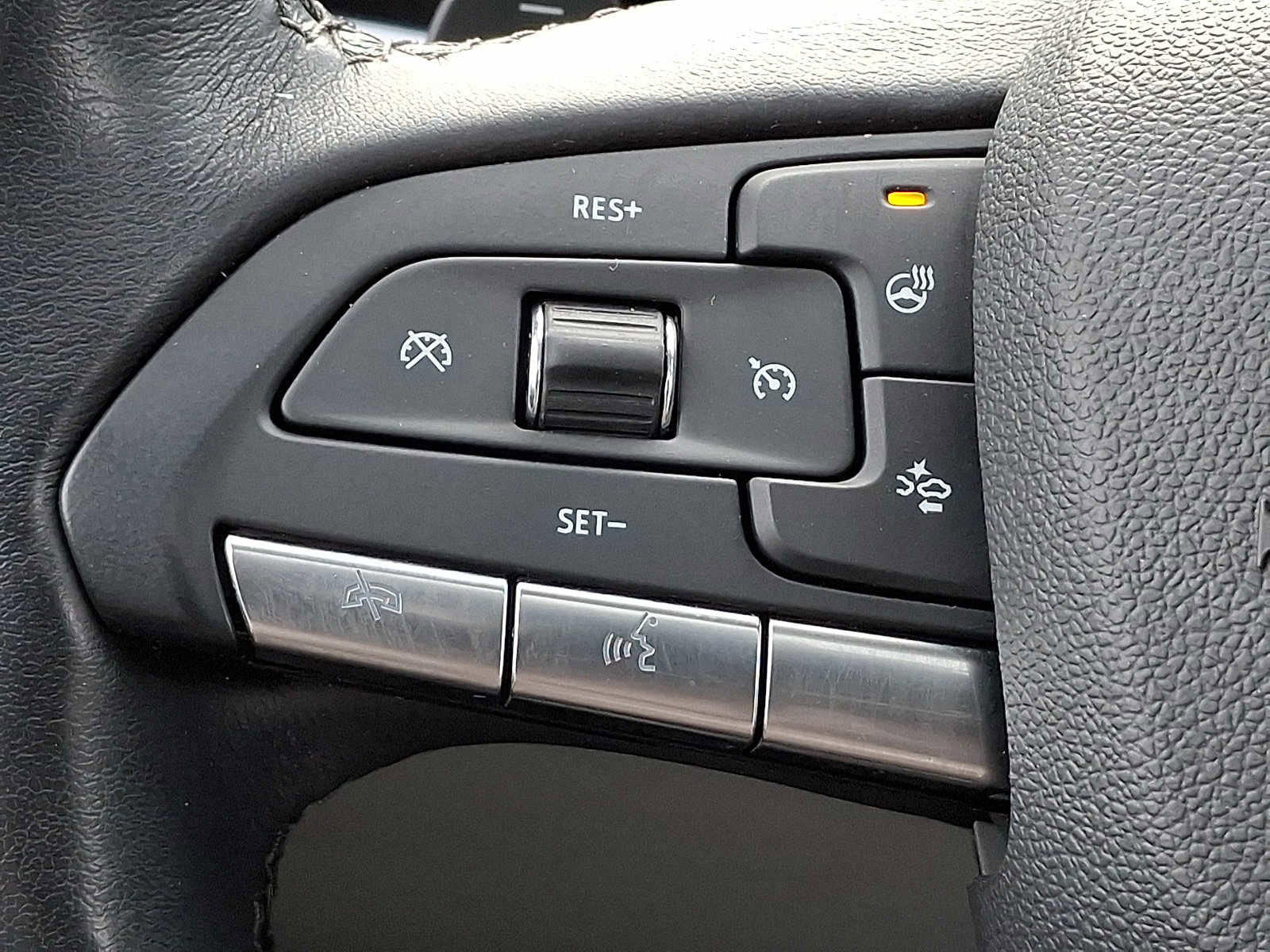 Certified 2023 Cadillac XT4 Luxury w/ Cold Weather Package image 28