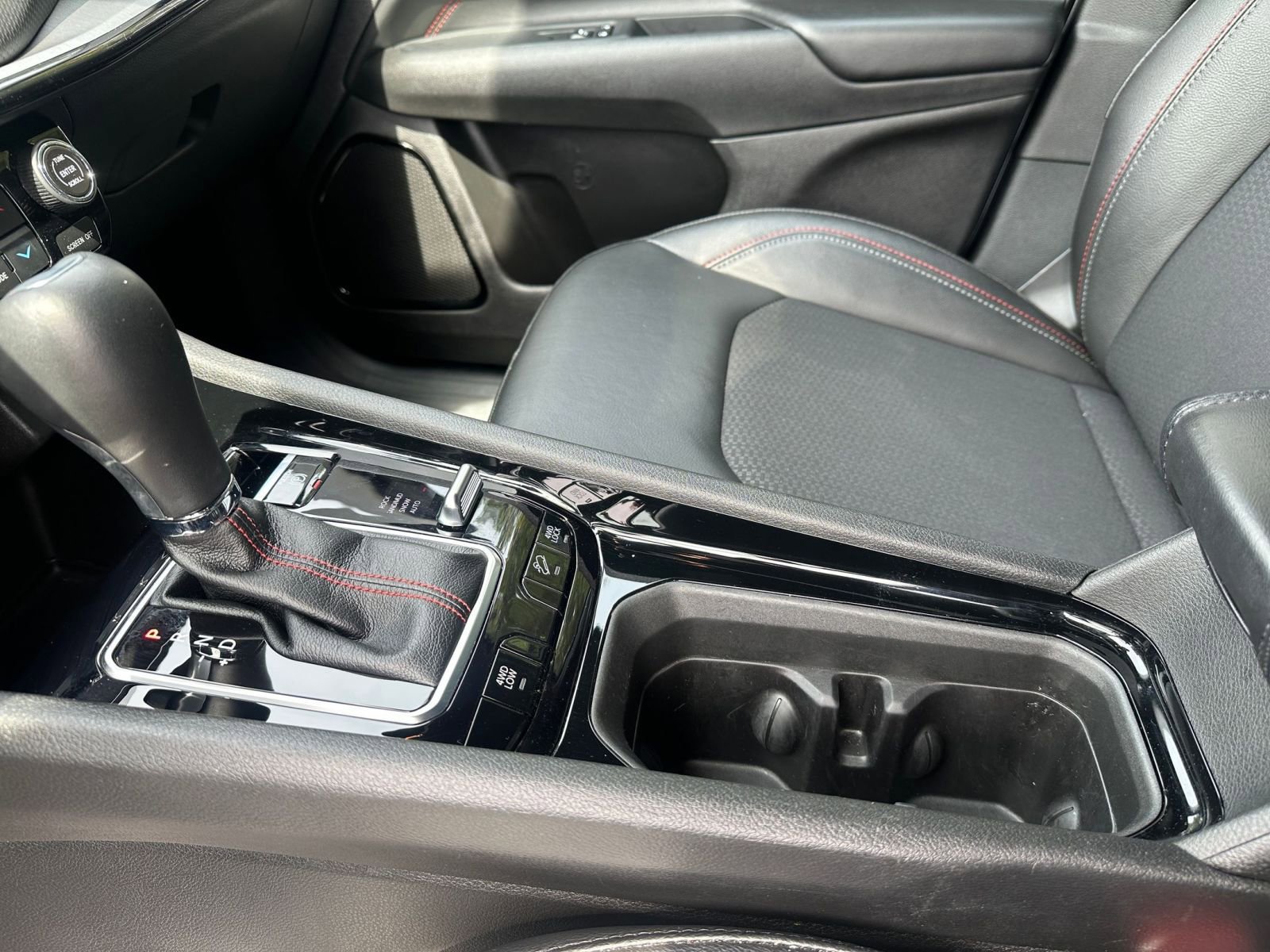 Used 2025 Jeep Compass Trailhawk image 41