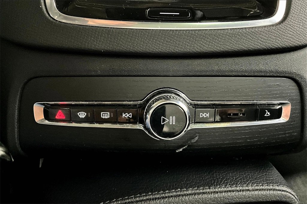 Used 2020 Volvo XC90 T6 Momentum image 15