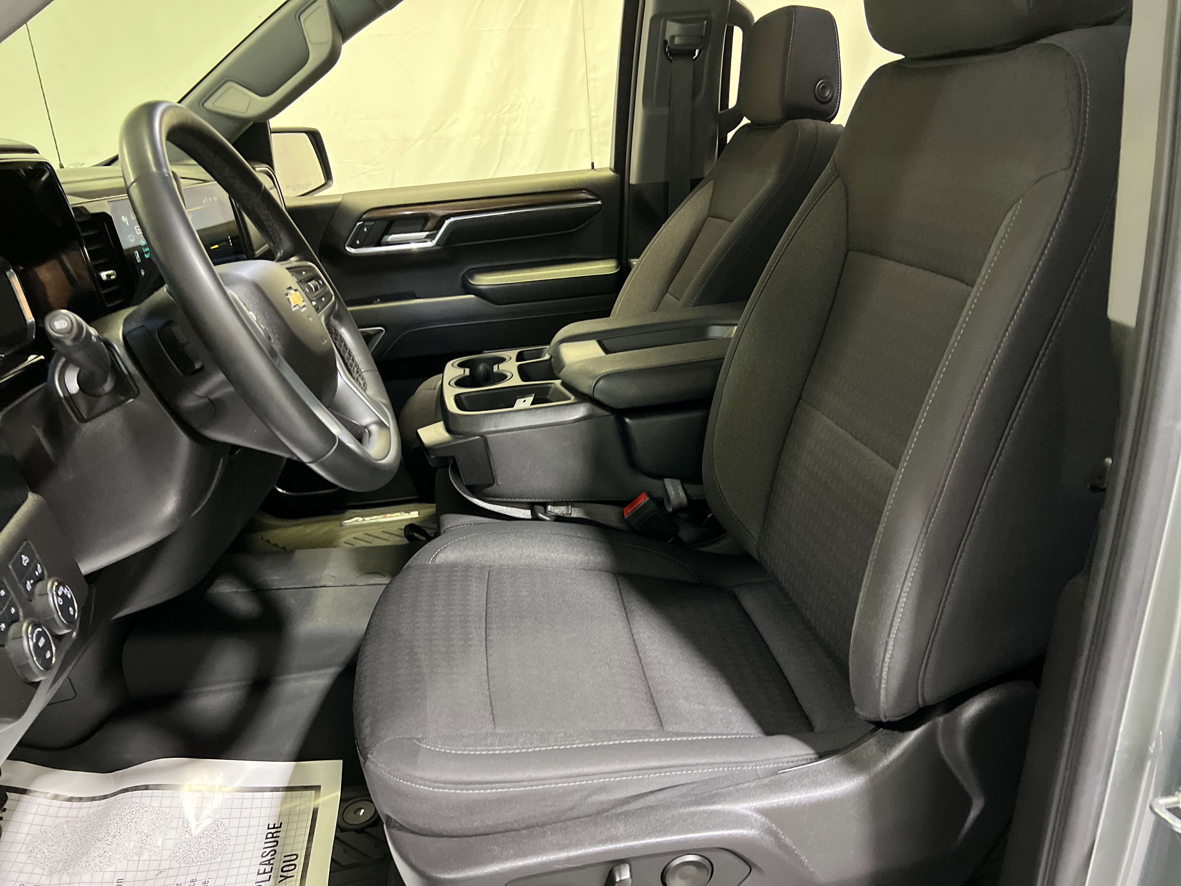 Used 2023 Chevrolet Silverado 1500 LT w/ Z71 Off-Road Package AWD/4WD image 17