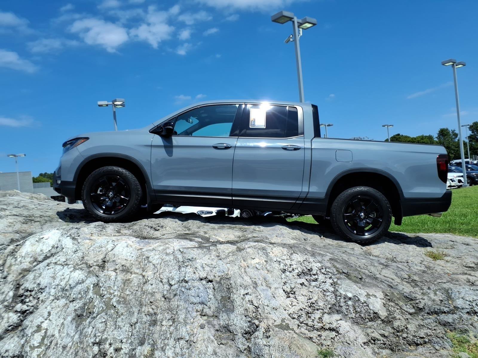 Used 2024 Honda Ridgeline Black Edition image 3