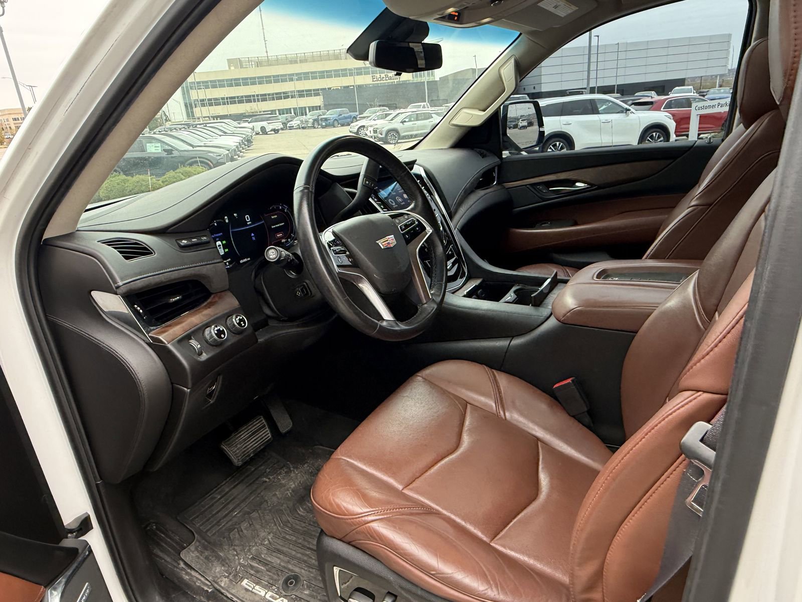 Used 2017 Cadillac Escalade Premium Luxury image 7