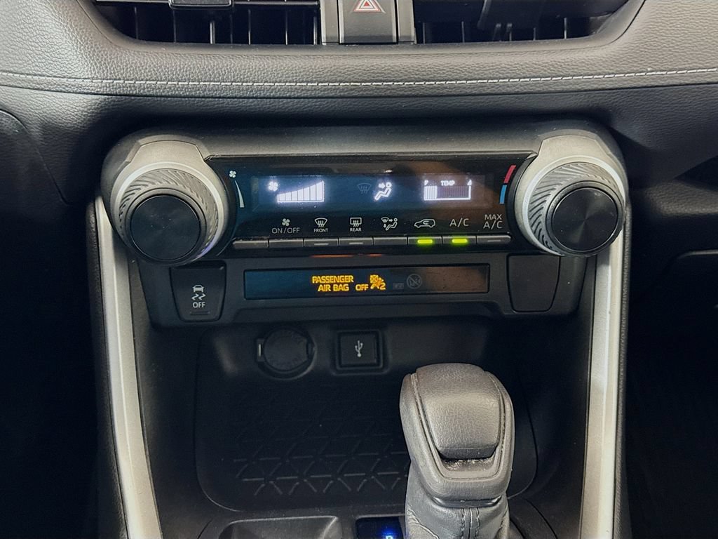 Used 2022 Toyota RAV4 LE FWD image 16
