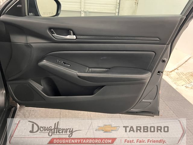Used 2025 Nissan Altima 2.5 SV FWD image 39