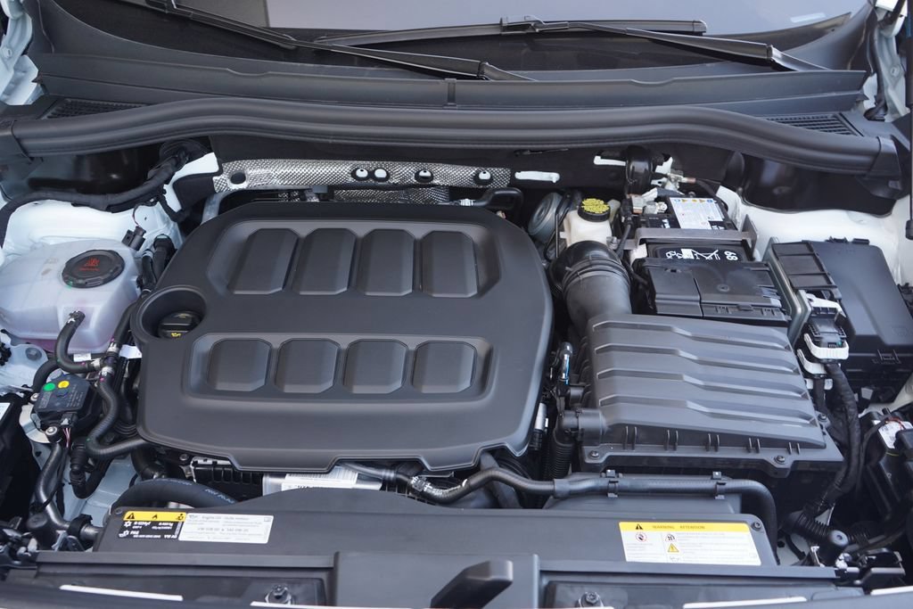 New 2026 Volkswagen Tiguan SEL R-Line AWD/4WD image 14