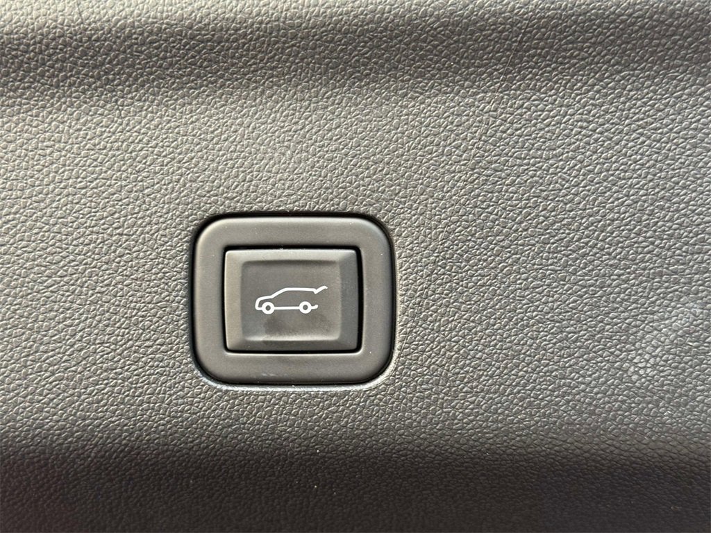 Used 2024 Cadillac Escalade ESV Sport Platinum w/ LPO, ONYX Package image 19