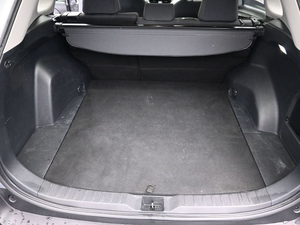 Used 2022 Toyota RAV4 LE AWD/4WD image 19