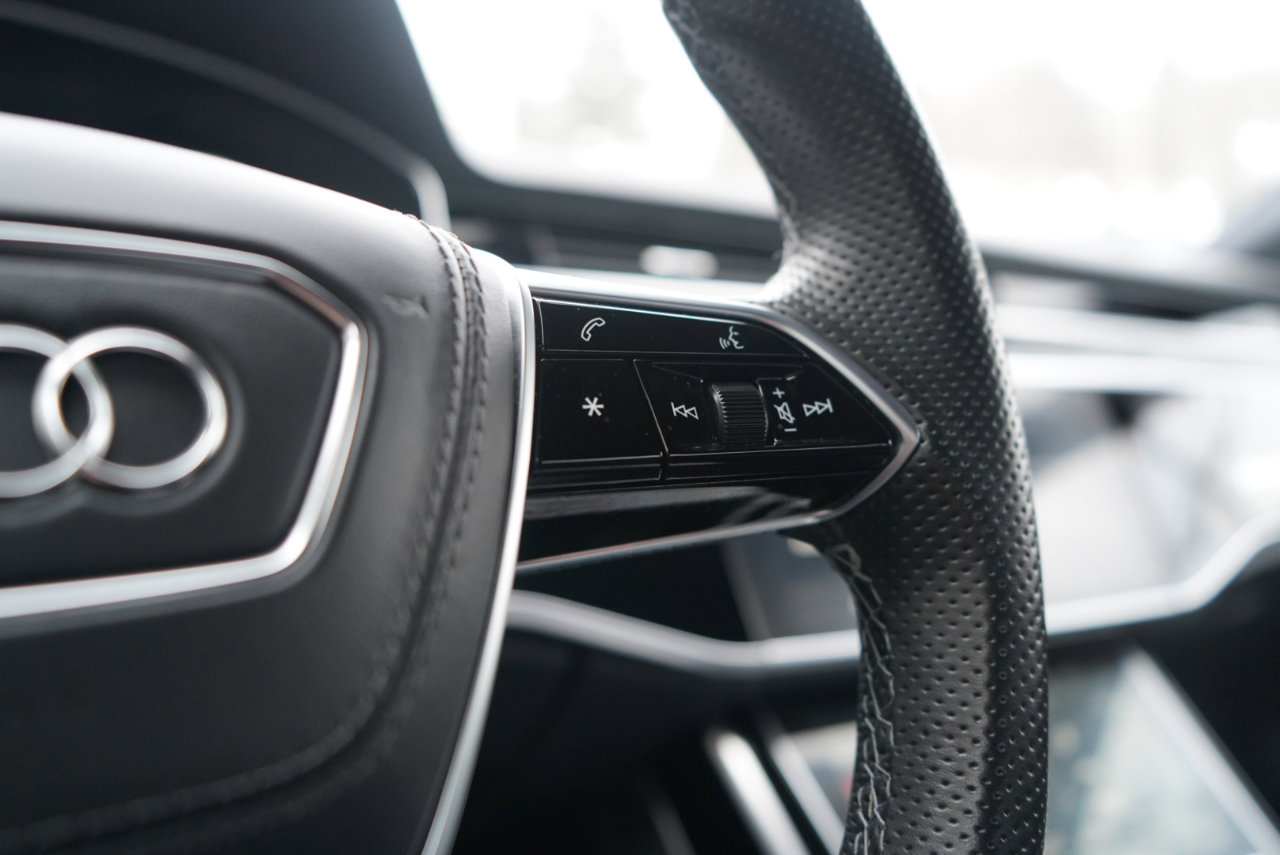 Used 2022 Audi S8 w/ S8 Comfort Plus Package image 26