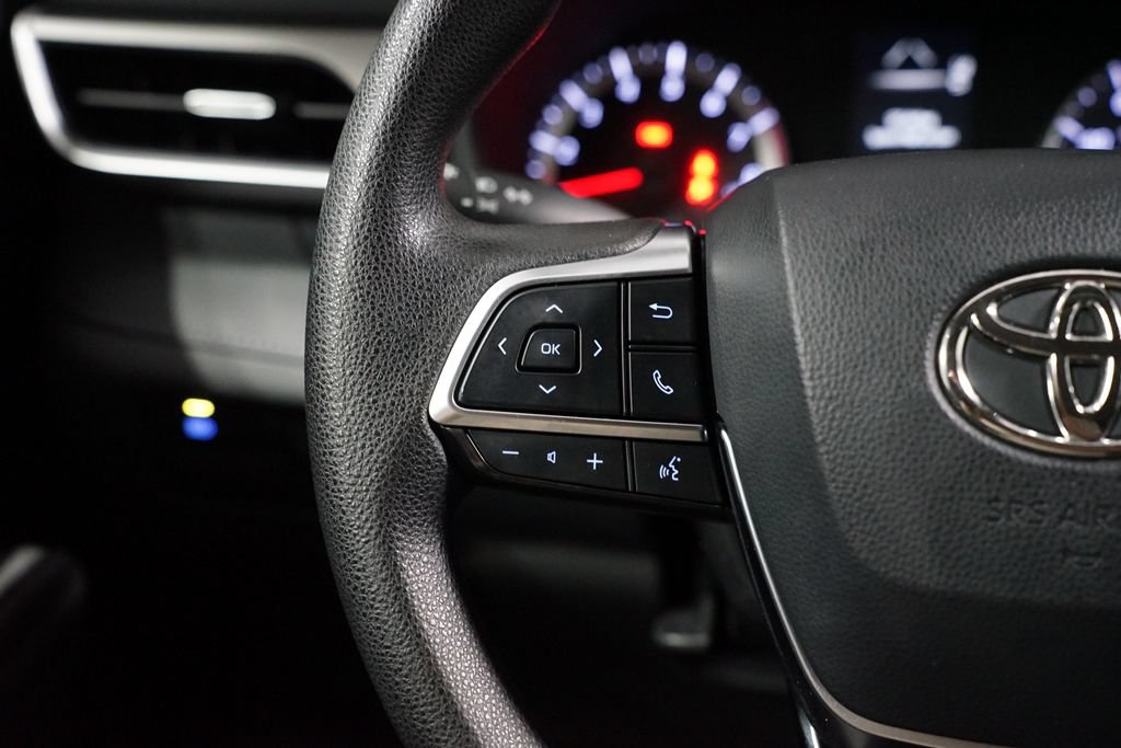 Used 2021 Toyota Highlander L FWD image 14
