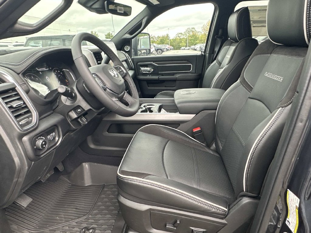 New 2026 RAM 3500 Laramie AWD/4WD image 16