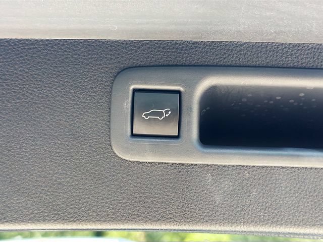 Used 2021 Toyota Highlander XLE FWD image 13