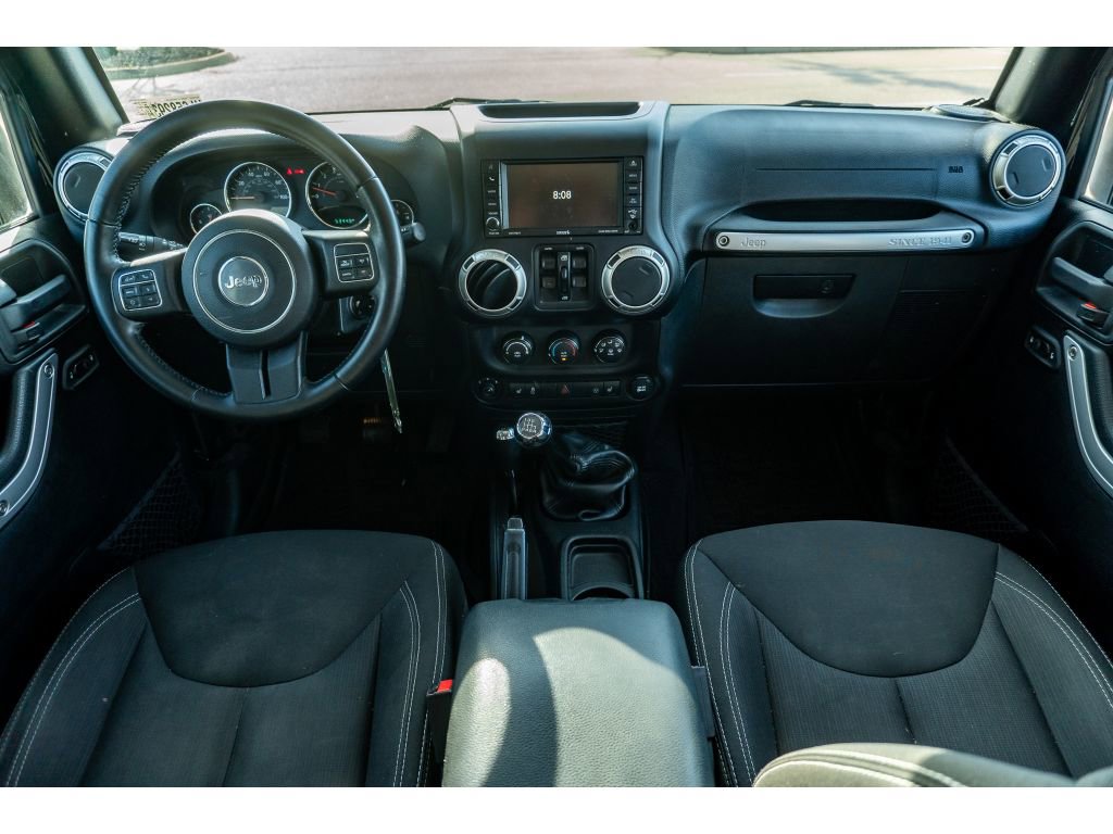Used 2017 Jeep Wrangler Unlimited Sahara w/ Connectivity Group AWD/4WD image 19