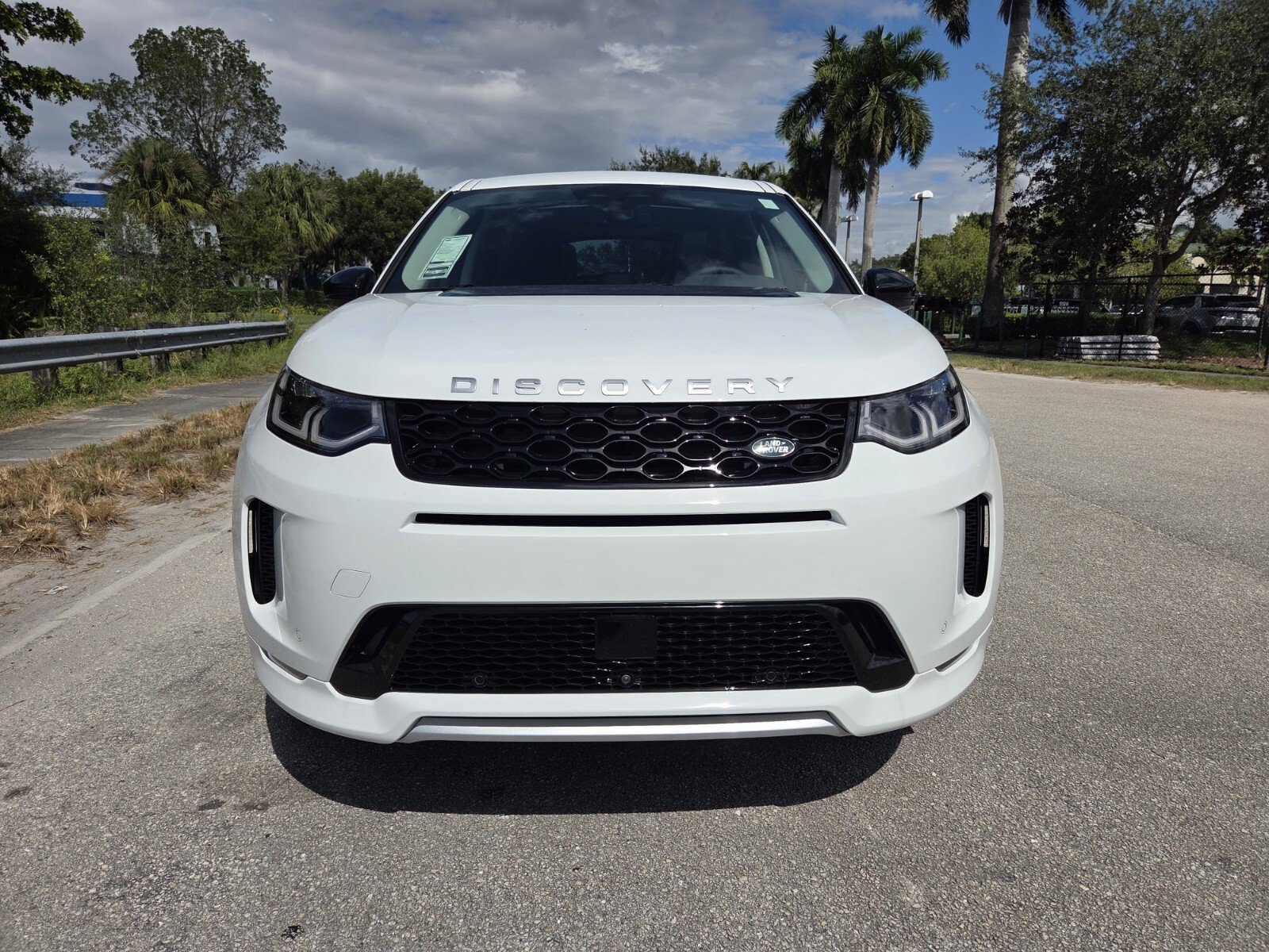 New 2025 Land Rover Discovery Sport S image 8