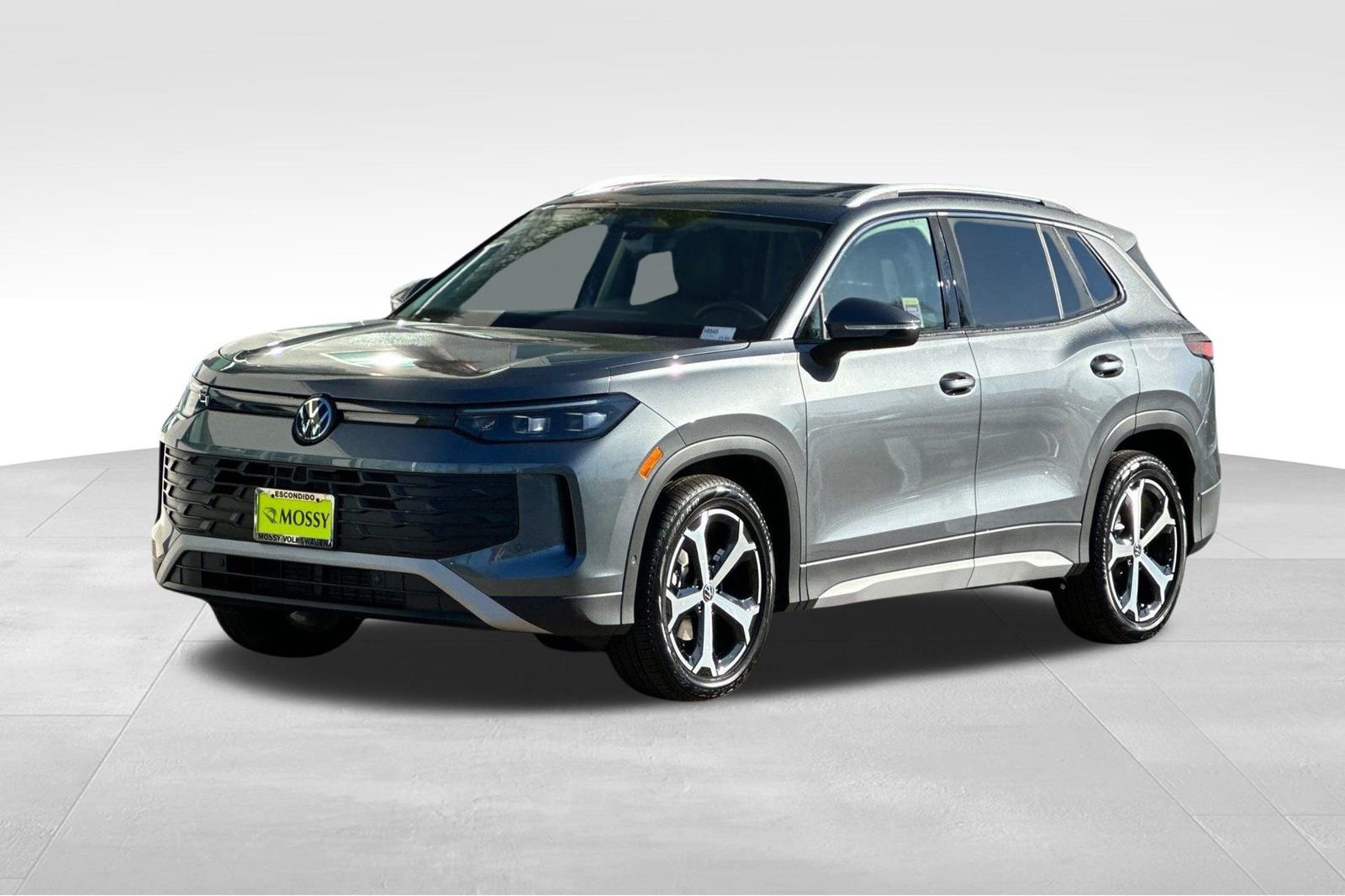 New 2026 Volkswagen Tiguan SE image 1