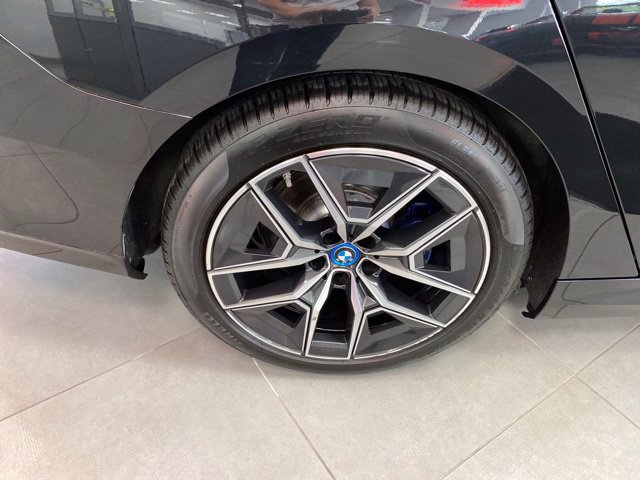 Used 2025 BMW i5 xDrive40 w/ M Sport Package AWD/4WD image 14