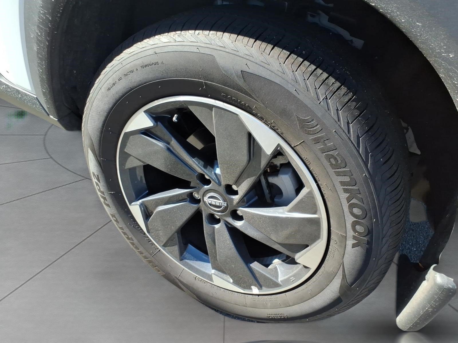Used 2026 Nissan Rogue SV w/ Cold Weather Package AWD/4WD image 5