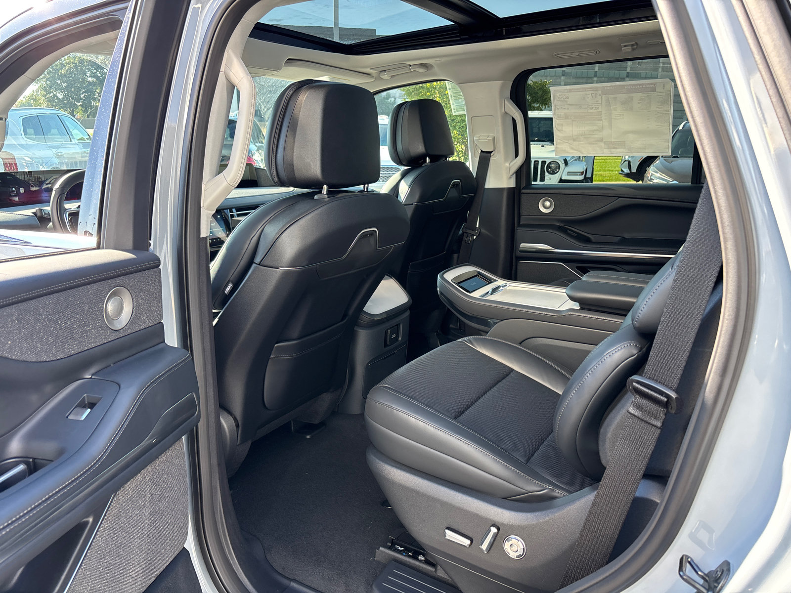 New 2027 Lincoln Navigator Reserve AWD/4WD image 27