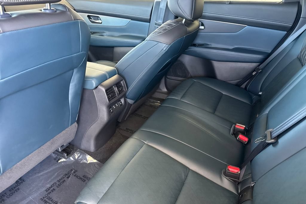 Certified 2025 Nissan Murano Platinum w/ Cargo Package AWD/4WD image 12